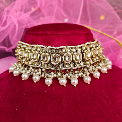 Debina Kundan Necklace Set - Golden
