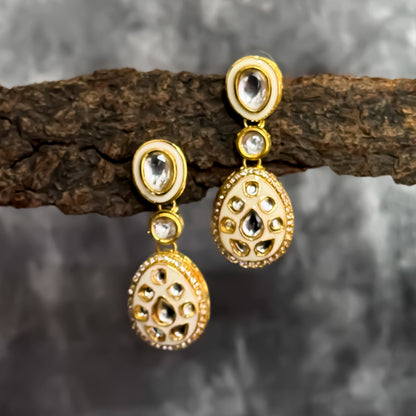 Kismat Kundan Earrings - Golden