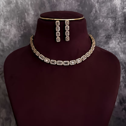 Maxine Minimal AD Necklace Set - Golden
