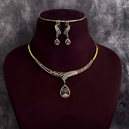 Breshna Minimal AD Hasli Necklace Set - Golden