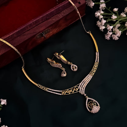 Breshna Minimal AD Hasli Necklace Set - Golden