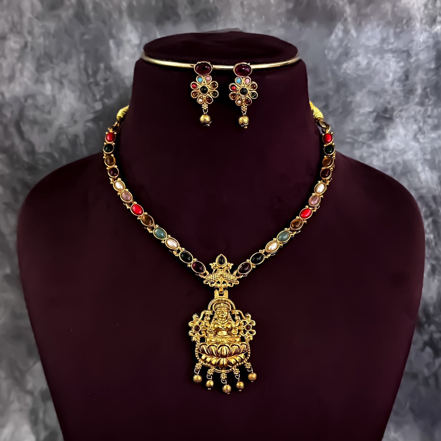 Riyana Lakshmi Navartan Necklace Set