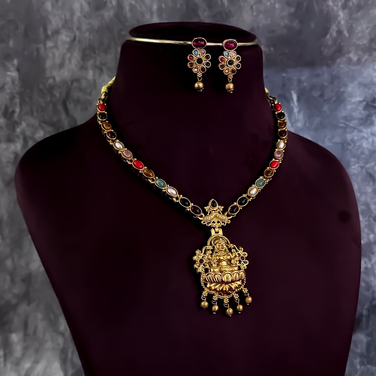 Riyana Lakshmi Navartan Necklace Set