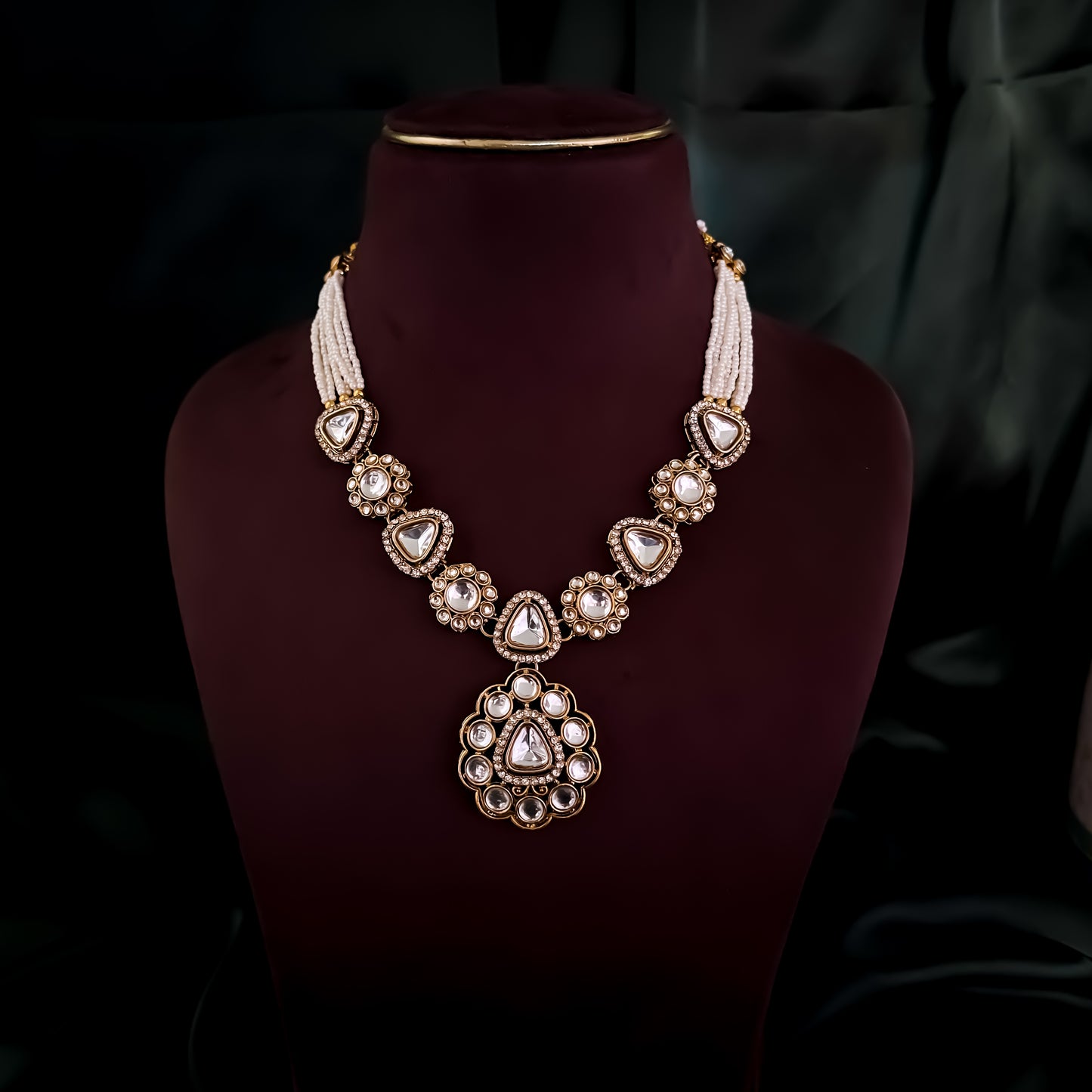 Anjani Kundan Pendant Necklace Set - Golden