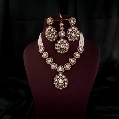 Anjani Kundan Pendant Necklace Set - Golden