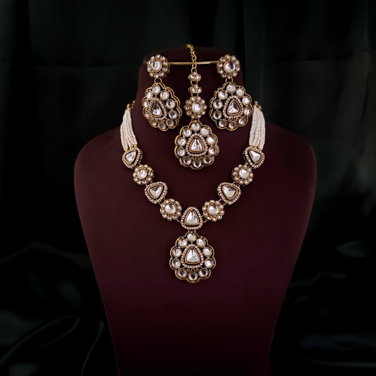 Anjani Kundan Pendant Necklace Set - Golden
