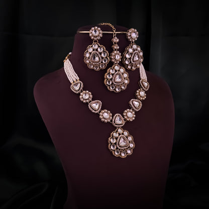 Anjani Kundan Pendant Necklace Set - Golden