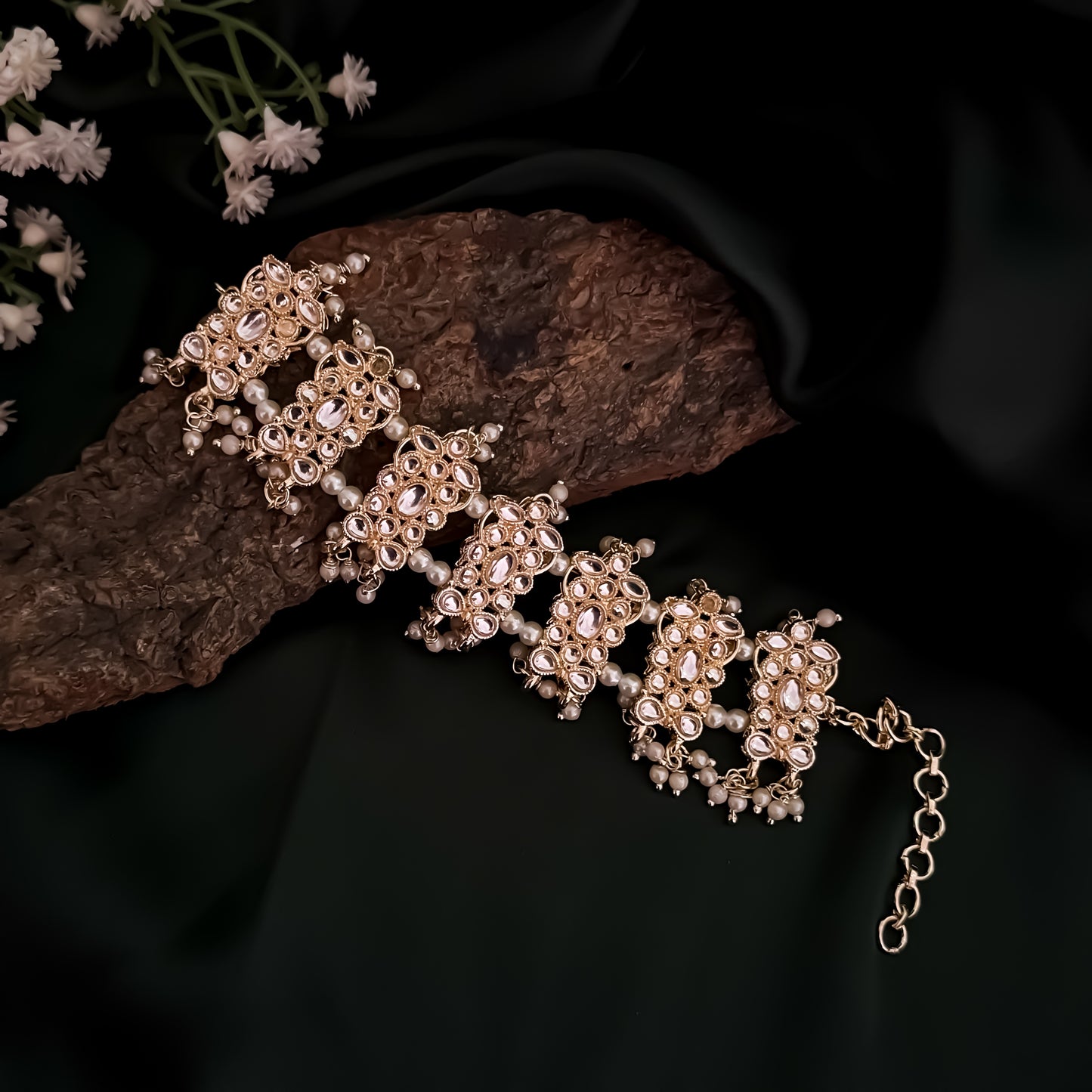 Amara Kundan Adjustable Bracelet - Golden