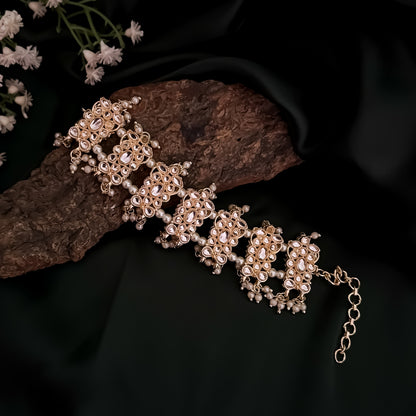 Amara Kundan Adjustable Bracelet - Golden