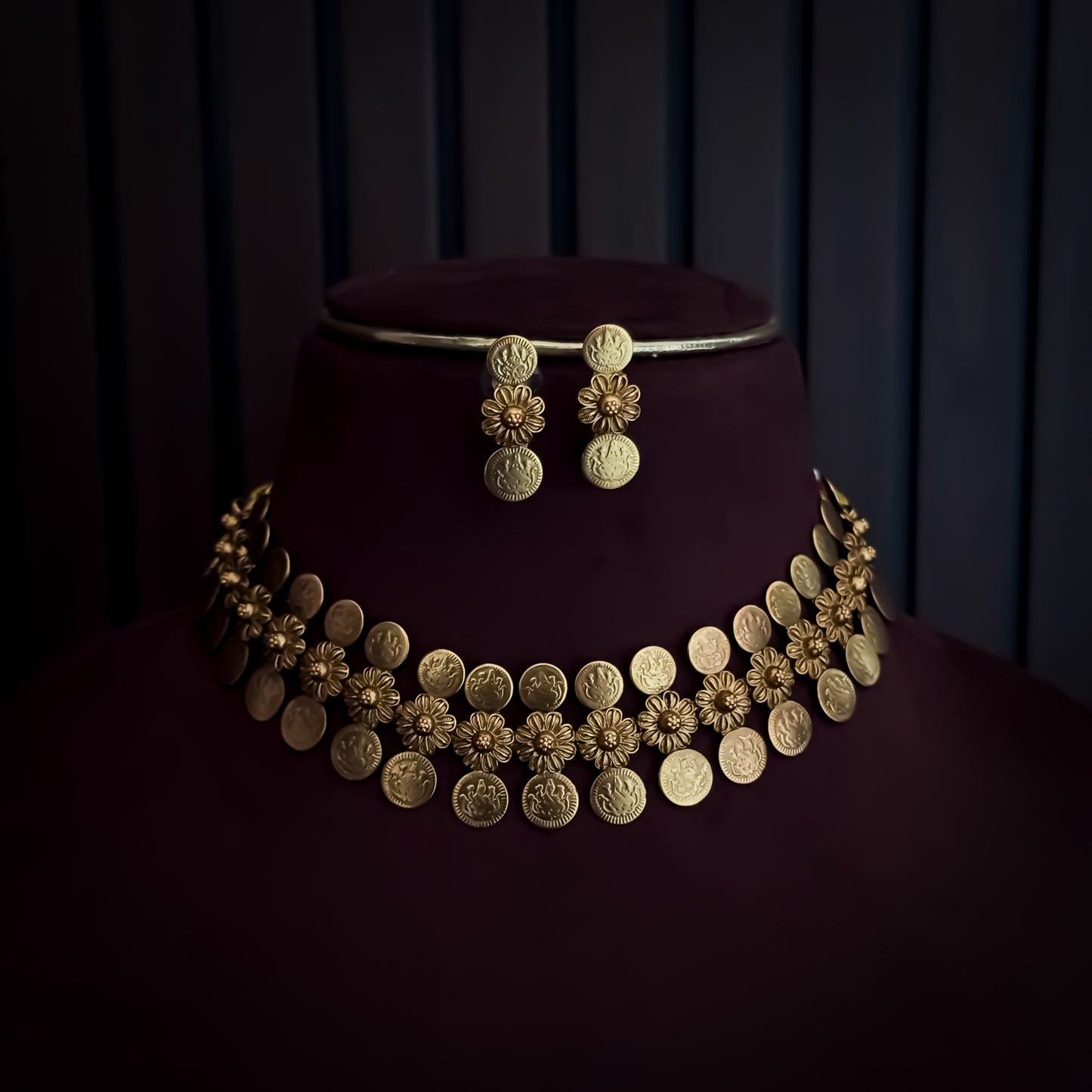 Nigah Gold Coin Kashumala Golden Necklace Set