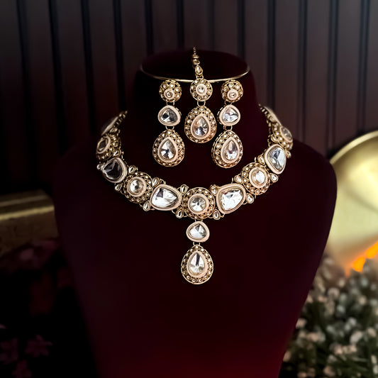 Ashnoor Kundan Necklace Set - Golden
