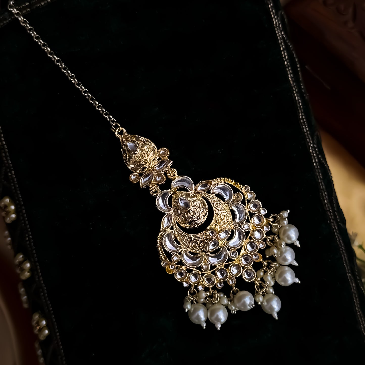 Vaishali Kundan Pearl Maang Teeka - Golden