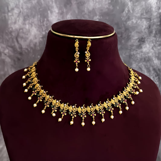 Aahna Minimal AD Necklace Set