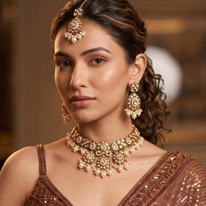 Golden Pallavi Kundan Choker Necklace Set