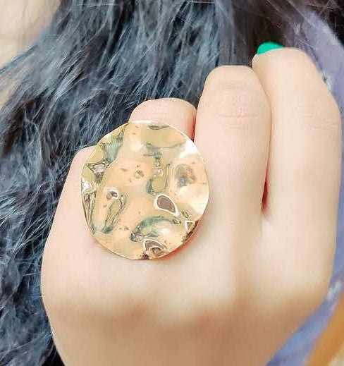 ROUND GOLDEN STATEMENT ADJUSTABLE RING