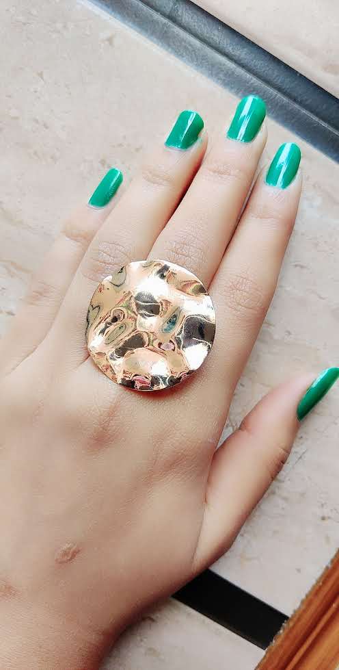ROUND GOLDEN STATEMENT ADJUSTABLE RING