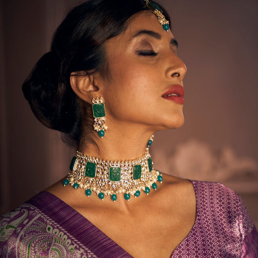 Kriti Carved Necklace Set - Green