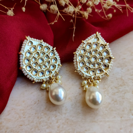 Patra Golden Dabi Kundan Stud Earring